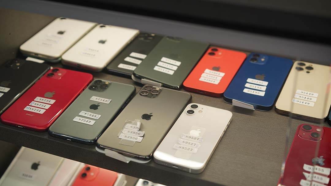 青蘋果3C iPhone 展示櫃,二手機型號齊全